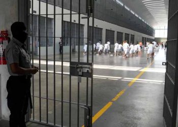 Violence in Guatemala kills 7 police officers after inmates take over jails