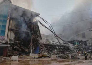 Pakistan: Firefighters search for 65 missing after Karachi shopping mall fire kills six