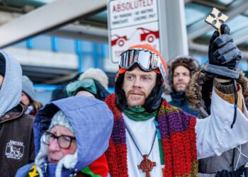 Thousands rally against immigration enforcement in subzero Minnesota temperatures