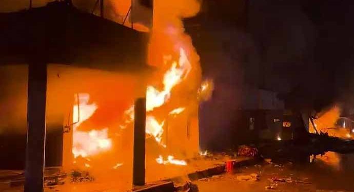 3 killed, many injured after massive fire breaks out at shopping mall in Pakistan