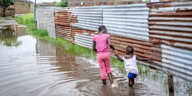 More than 100 dead in torrential rains, floods across southern Africa 