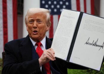 Trump brings in new 10% tariff as Supreme Court rejects his global import taxes