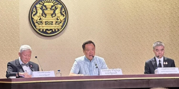 นายกฯ ไม่สบายใจดัชนีความโปร่งใสไทยรูดต่ำเหลือ 33 จากเต็ม 100 กำชับทุกภาคส่วนเข้มงววด “บวรศักดิ์” เสนอ 5 ข้อรัฐบาลหน้าต้องทำ