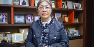 “สุดารัตน์” ปลุกร่วมฟ้อง 157 กกต.หลังรับบาร์โค้ดรู้ชื่อคนกา พร้อมชงศาลเลือกตั้งใหม่เหตุขัดรธน.