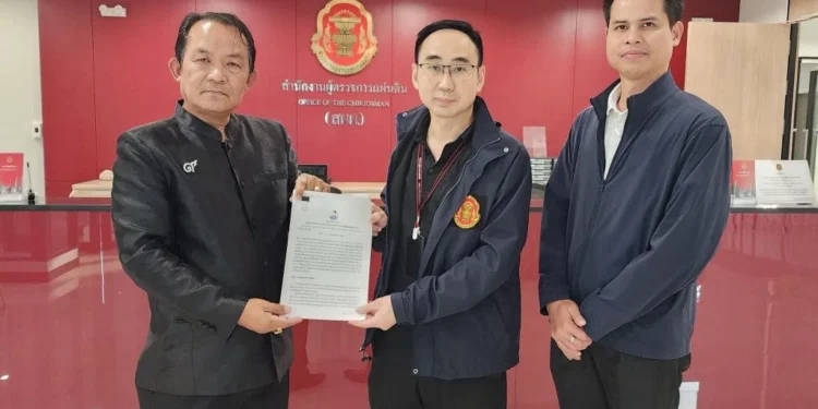 "พี่ศรี" ร้องผู้ตรวจการแผ่นดิน ชงศาล รธน.ชี้ปมบัตรเลือกตั้งมีบาร์โค้ดชอบด้วย กม.หรือไม่ 1 “พี่ศรี” ร้องผู้ตรวจการแผ่นดิน ชงศาล รธน.ชี้ปมบัตรเลือกตั้งมีบาร์โค้ดชอบด้วย กม.หรือไม่