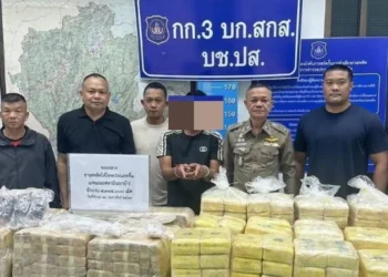 กลิ่นคลุ้งทุกเม็ด!ปปส.-ตร.สกัดจับคา ทล.333 อุทัยธานี แก๊งยานรกตีเนียน ขนยาซุกรถดูดส้วมอำพราง