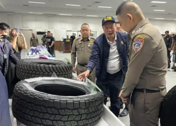 ปคบ.ทลายโกดังชลบุรี ย้อมแมวยางเก่าขาย ยึดของกลางมูลค่า 10 ล้าน