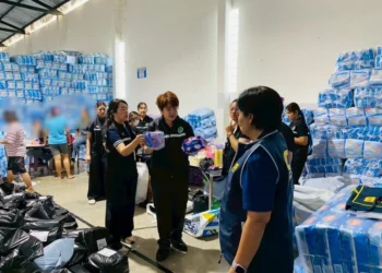 ทลายโกดังจีนเทาลอบขายผ้าอนามัยเถื่อน ยึดของกลาง 1.2 ล้านชิ้น มูลค่ากว่า 20 ล้าน