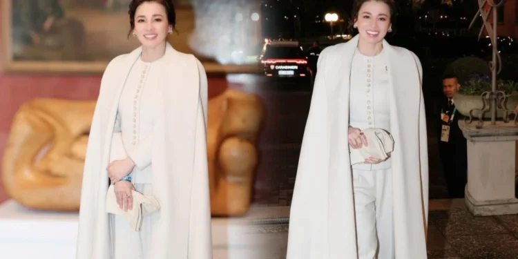 พระราชินีทรงสง่างาม ฉลองพระองค์โทนขาวนวล เสด็จฯ ทอดพระเนตรการแข่งขันฮอกกี้น้ำแข็งหญิงรอบชิงเหรียญทอง ในมหกรรมการแข่งขันกีฬาโอลิมปิกฤดูหนาว 2026