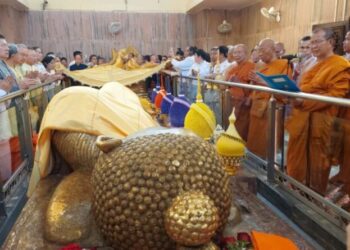 ศรัทธาเคลื่อนแผ่นดิน ในวันอัญเชิญพระบรมสารีริกธาตุแห่งกุสินารา