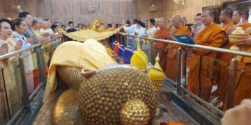 ศรัทธาเคลื่อนแผ่นดิน ในวันอัญเชิญพระบรมสารีริกธาตุแห่งกุสินารา