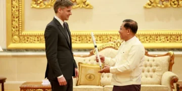 รัสเซียเซ็นข้อตกลงพม่าพัฒนาด้านอวกาศ เสนอช่วยฝึกนักบินอวกาศคนแรกของประเทศ