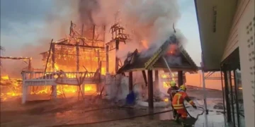 ไฟไหม้กุฏิไม้โบราณศิลปะพม่า ในวัดเก่าแก่กลางเมืองลำปางวอดทั้งหลัง