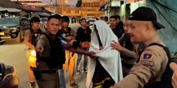 ระทึก! คนร้ายหนีหมายจับคดียาเสพติด รัวยิงใส่ตำรวจบึงสามพันบาดเจ็บ 2 นาย