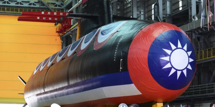 ไต้หวันโชว์เรือดำน้ำลำแรกที่ผลิตเอง เริ่มทดสอบเดินเรือใต้ทะเลครั้งแรก