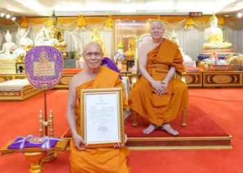 สมเด็จธงชัย เป็นประธานมอบพระบัญชาสมเด็จพระสังฆราช และแต่งตั้งเจ้าอาวาสวัดพระธรรมกาย เป็นที่ปรึกษา เจ้าคณะจังหวัดปทุมธานี