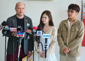 สาวร้องโดนทนายความแอบถ่ายในห้องน้ำปั้มน้ำมัน จี้ลบชื่อ แค่พักใบอนุญาต 3 ปีไม่พอ แฉประวัติเคยถูกจับมาแล้ว