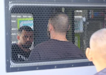 ไม่สำนึก! ตร.หนองปรือคุมเข้ม 2 ผู้ต้องหาฆ่าหั่นศพเพื่อนร่วมชาติชาวรัสเซีย ขณะนำฝากขังศาล