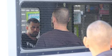 ไม่สำนึก! ตร.หนองปรือคุมเข้ม 2 ผู้ต้องหาฆ่าหั่นศพเพื่อนร่วมชาติชาวรัสเซีย ขณะนำฝากขังศาล