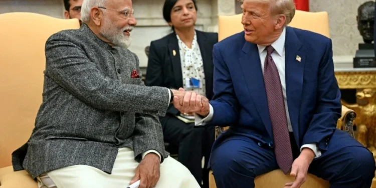 ทรัมป์ประกาศทำข้อตกลงการค้ากับอินเดียสำเร็จ อ้างนิวเดลียอมยุติซื้อน้ำมันรัสเซียจึงหั่นภาษีให้กว่าครึ่ง แต่นักวิเคราะห์ชี้ อ่อนข้อเพราะแดนภารตะหันไปจับมืออียู