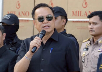 นายกฯแถลงข่าวหาดใหญ่จับบุหรี่เถื่อน 20 ล.มวน ทำรัฐสูญรายได้กว่าพันล้าน โยงผู้สมัครสส.พรรคดัง