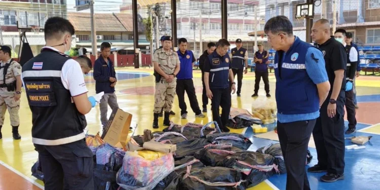 เผยไทม์ไลน์ ตร.-ปกครองแพร่สกัดยานรกวันเดียวจากตีหนึ่ง-9 โมง 32 กระสอบ กว่า 8 ล้านเม็ด