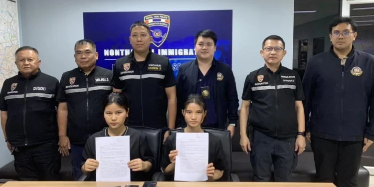 ตม.นนทบุรี บุกรวบร้านเสริมสวยย่านสามัคคี รวบ 2 สาวเมียนมาร์ ลักลอบประกอบอาชีพสงวนคนไทย