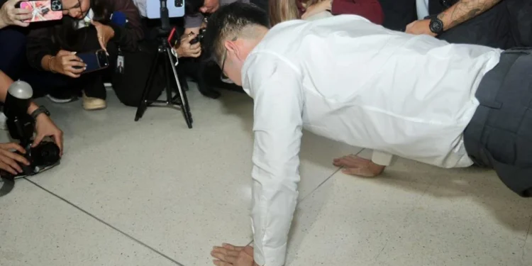 “เต้” ยันไม่ได้บ้า ฟื้นชีพไดโนเสาร์คือให้เลี้ยงเหี้ย-ตุ๊กแก-จระเข้ สัตว์สายพันธุ์เดียวกัน ถามกลับนโยบายหลายพรรคทำไม่ได้ไม่เห็นดำเนินคดี