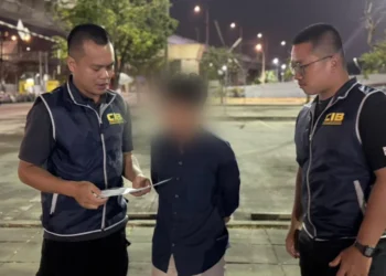 รวบสาวบัญชีม้าแก๊งคอลเซ็นเตอร์ อ้างผกก.สวนผึ้ง หลอกเหยื่อโอนเงิน 5.7 ล้าน