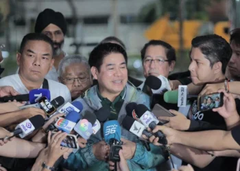 “ธรรมนัส” เข้าพรรคลุ้นผลมั่นใจยึดพะเยา 3 เขต ชี้ปมกปน.ไม่กระทบเหตุกาพรรคอื่น เร็วไปคุยจับมือ