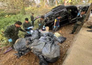 เจออีกกว่า 5,300,000 เม็ด พร้อมบัตร ปชช.คนสีคิ้ว! เต็มปาเจโรบึ่งหนีด่านฯ ทหาร ตกข้างทางแม่สาย คนขับเผ่นแน่บ