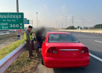 ตร.ทางหลวง จับ“รส บางเสาธง” เอเย่นค้าไอซ์ขณะรถจอดเสียไหล่ทาง