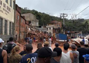 Floods and landslides in Brazil kill at least 25 4 Floods and landslides in Brazil kill at least 25