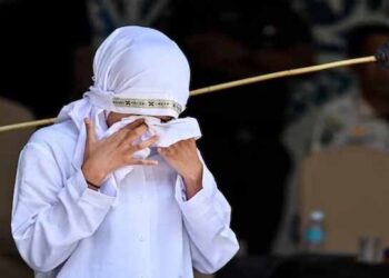 140 lashes under Sharia law: Indonesian couple flogged for sex outside marriage