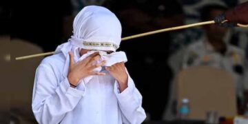 140 lashes under Sharia law: Indonesian couple flogged for sex outside marriage