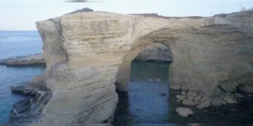 “Lovers’ Arch” Collapses On Valentine’s Day On Italy’s Adriatic Coast