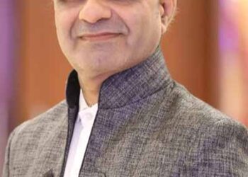 भारत की सड़कों पर ट्रैफ़िक कानून बनाम लापरवाही- क़्या ट्रैफिक कानून हार रहा है?पैसा, पहुंच,पहचान,दबंगई जीत रही है? -लोकतंत्र,जनसंख्या और ट्रैफिक अनुशासन का गहन विश्लेषण