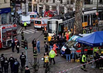 2 killed, 40 injured after tram veers off track, crashes into shop in Milan