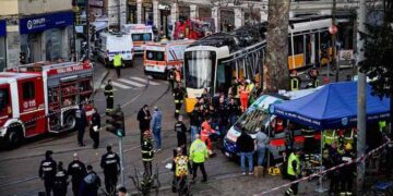 2 killed, 40 injured after tram veers off track, crashes into shop in Milan
