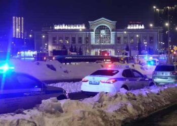 Suicide bomber blows himself up next to police vehicle in Moscow, cop killed