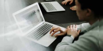 Chinese Man Dies After Intensive Work, Receives Work-Related Text Hours After Death