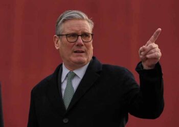 UK PM Starmer seeks powers to regulate online access for child safety