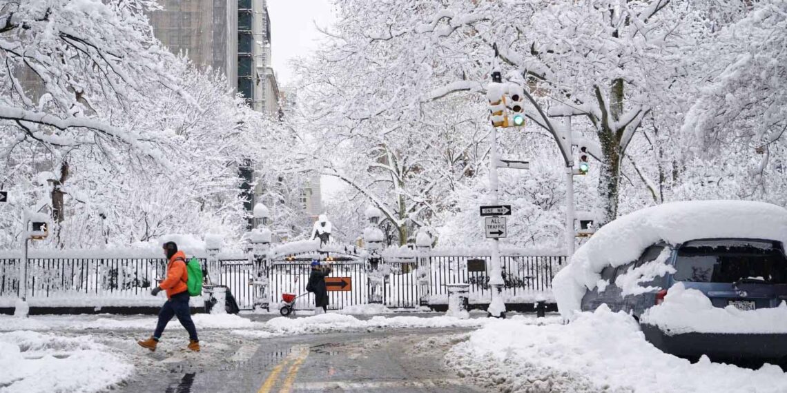 More than 5,000 flights cancelled as heavy snow hits US east coast, reports