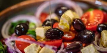 Cancer risk lower for vegetarian diets but not vegans, finds study