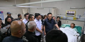 นายกฯลงสุรินทร์ให้กำลังใจทหารเหยียบระเบิด ยันกองทัพมีความพร้อมเต็มที่ “บิ๊กดุลย์” มอบเงินช่วย