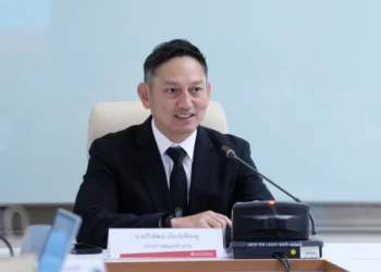 พลังงานวอน ปชช.อย่ากักตุนน้ำมัน ย้ำตรึงราคาขายปลีก-มีปริมาณสำรองถึง 60 วันหากนำเข้าใหม่ไม่ได้ พร้อมหาแหล่งอื่นทดแทน