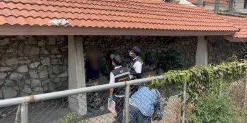 พบศพหนุ่มจีนสภาพผูกคอตัวเองดับริมทางรถไฟเขาตาโล จ.ชลบุรี ตร.ไม่ปักใจเชื่อฆ่าตัวตาย