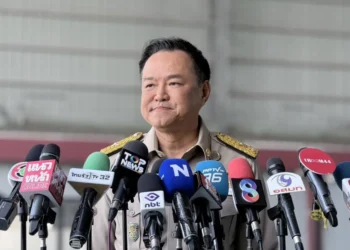 “อนุทิน” เซ็นตั้งศูนย์บริหารและติดตามสถานการณ์ตะวันออกกลาง “พิพัฒน์” นั่ง ผอ.