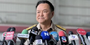 “อนุทิน” เซ็นตั้งศูนย์บริหารและติดตามสถานการณ์ตะวันออกกลาง “พิพัฒน์” นั่ง ผอ.