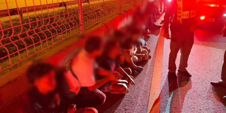 สกัดจับ 13 นักซิ่ง นัดแข่งรถบนมอเตอร์เวย์สาย 7 กลางดึก